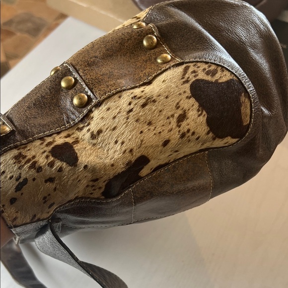 Wild Elegance Leopard Print Shoulder Bag - Picture 9 of 11